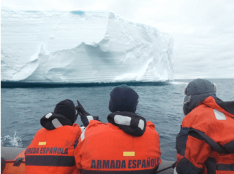 Imagen 10. Avistamiento de un Iceberg desde la embarcación.
