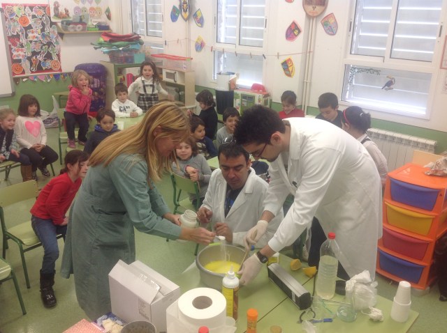 La profesora Amalia puso  su granito de arena