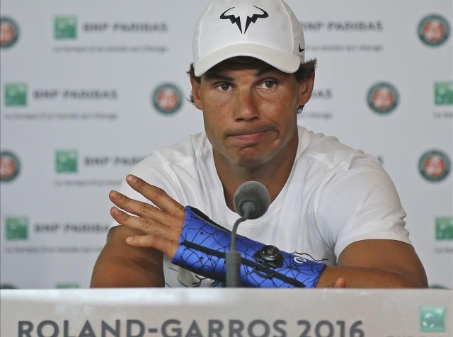 nadal-durante-rueda-prensa-paris-que-explica-retirada-roland-garros-por-una-lesion-muneca-1464373022464